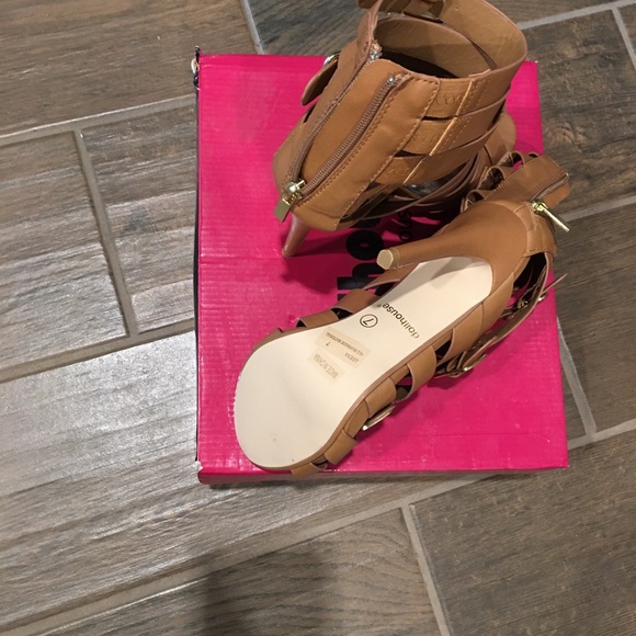 Neat high heel sandal - Picture 4 of 4